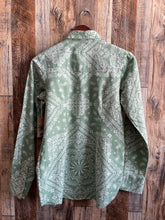 Load image into Gallery viewer, Bandana Pearl Snap {Green}