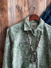 Load image into Gallery viewer, Bandana Pearl Snap {Green}