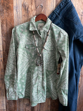 Load image into Gallery viewer, Bandana Pearl Snap {Green}