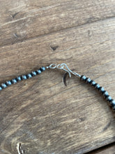 Load image into Gallery viewer, Authentic Navajo Pearls Single Strand Necklace