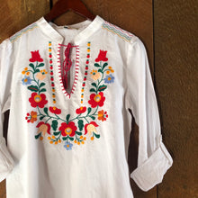Load image into Gallery viewer, Banderas Embroidered Blouse